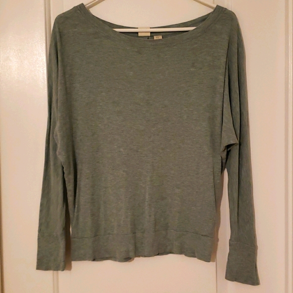 Lucy & Laurel green relaxed fit top. - Picture 1 of 3